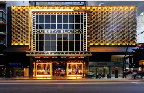 双峰门头设计与商业空间的纽带。